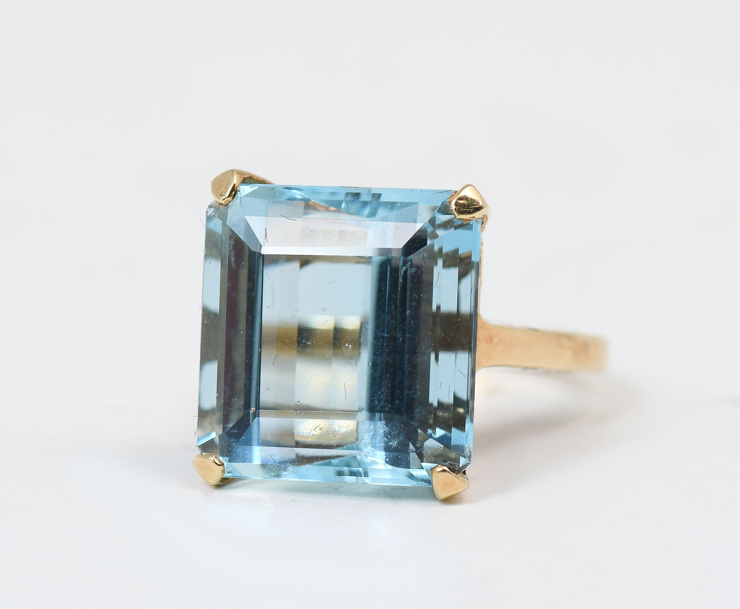 Appraisal: K CT AQUAMARINE RING K yellow gold ring contains one