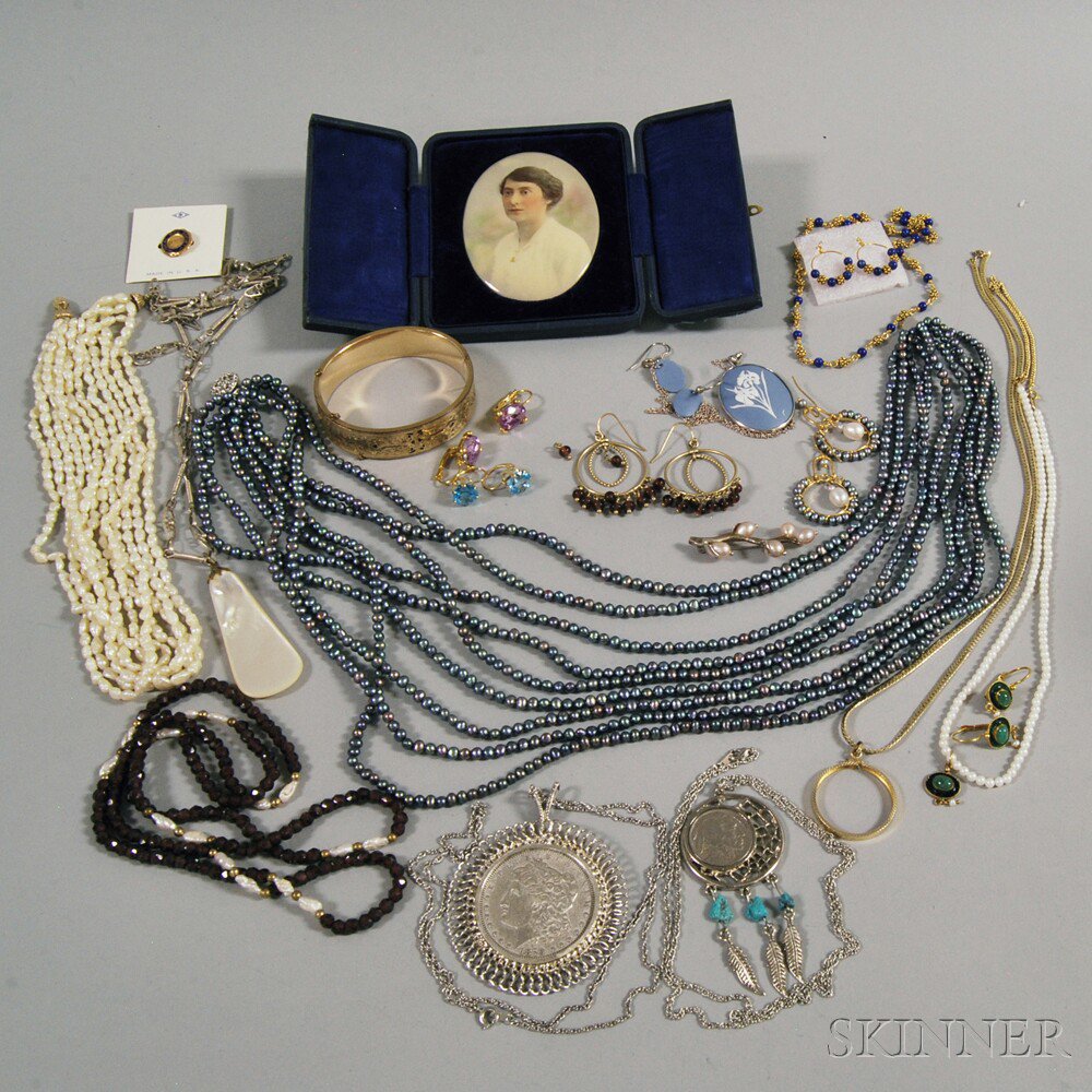 Appraisal: Group of Assorted Jewelry including a freshwater pearl necklace with