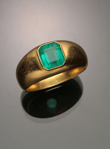 Appraisal: Gentleman's -Karat Yellow-Gold and Emerald Ring The bezel mount set