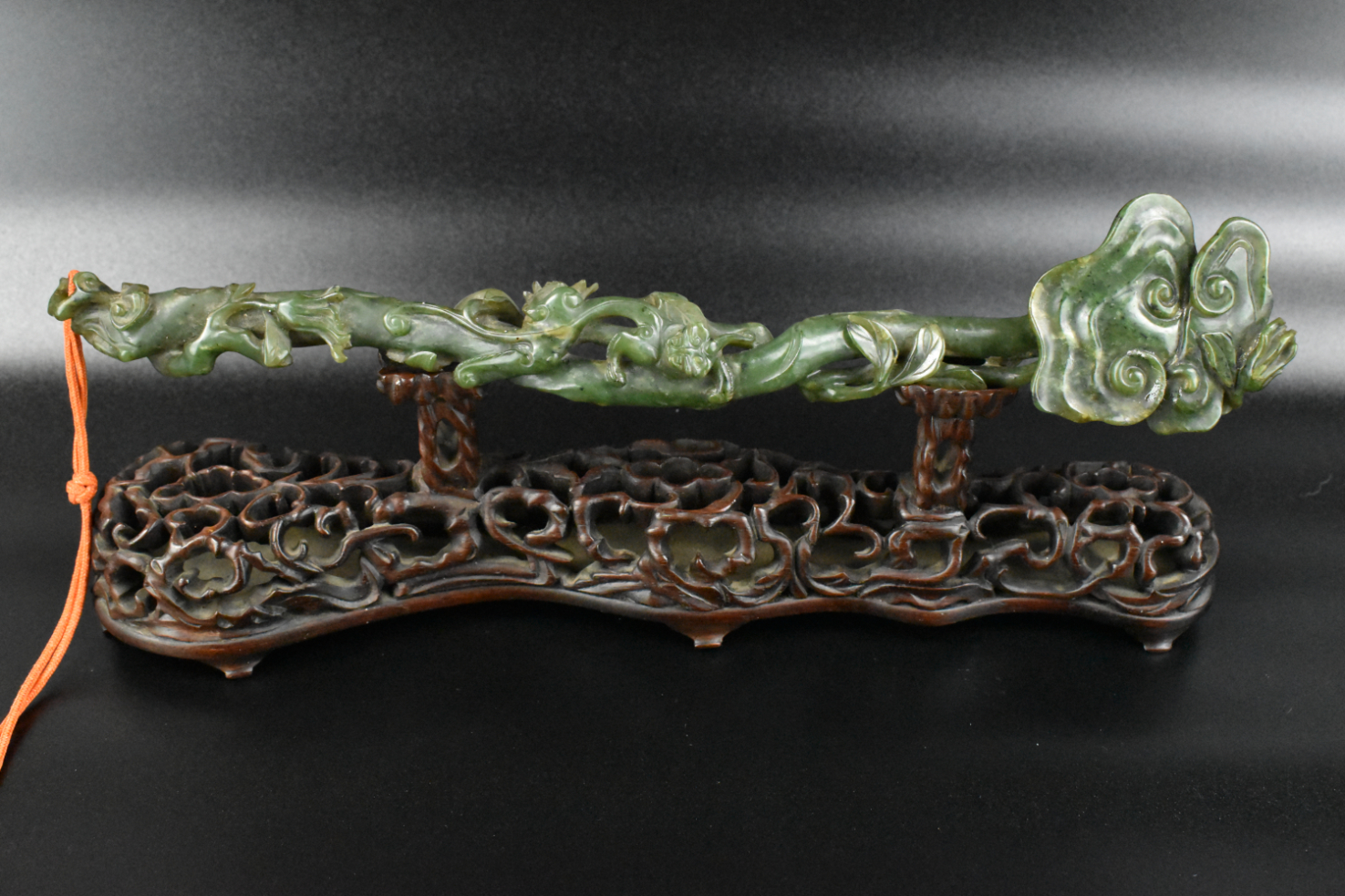 Appraisal: A Chinese spinach jade carved Ruyi scepter dating from the