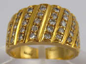 Appraisal: A yellow metal tests carat gold diamond ring approx cm