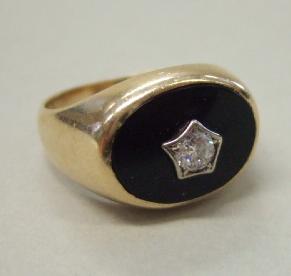 Appraisal: A gentleman's diamond and black onyx set oval signet style