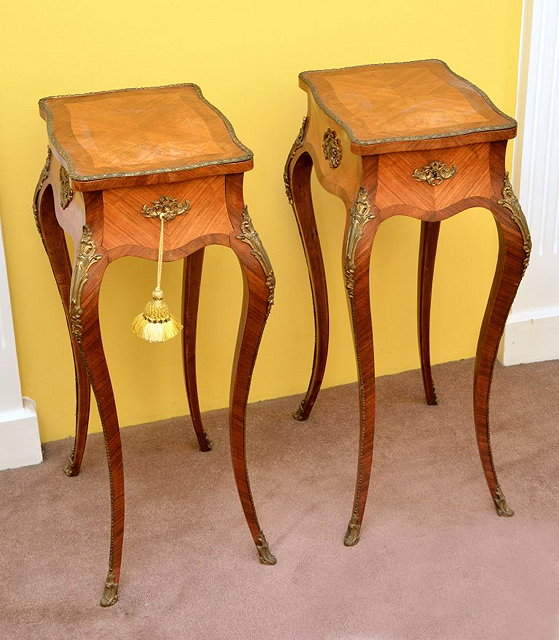 Appraisal: A PAIR OF FRENCH WALNUT AND KINGWOOD CROSSBANDED OCCASIONAL TABLES