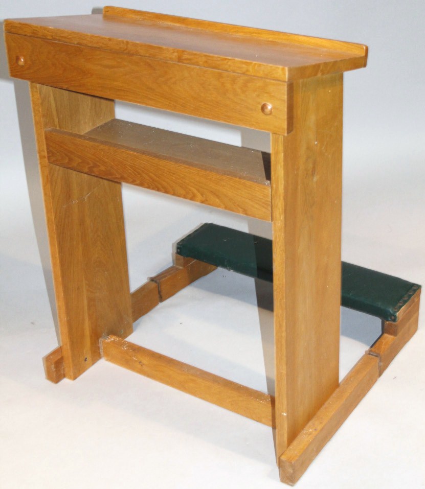 Appraisal: A thC light oak book rest lectern the rectangular top