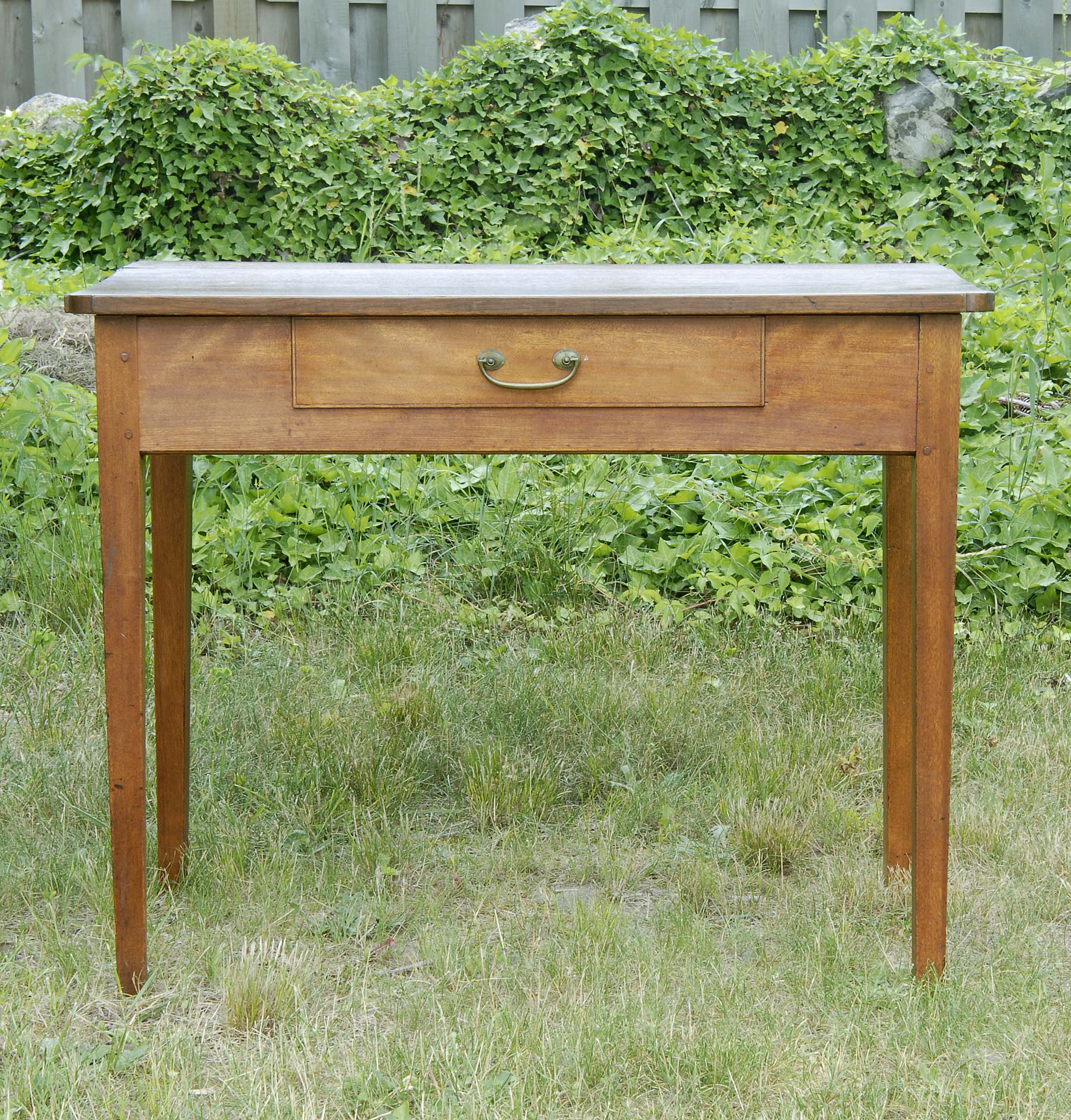 Appraisal: ANTIQUE AMERICAN HEPPLEWHITE ONE-DRAWER CARD TABLE Circa In mahogany and