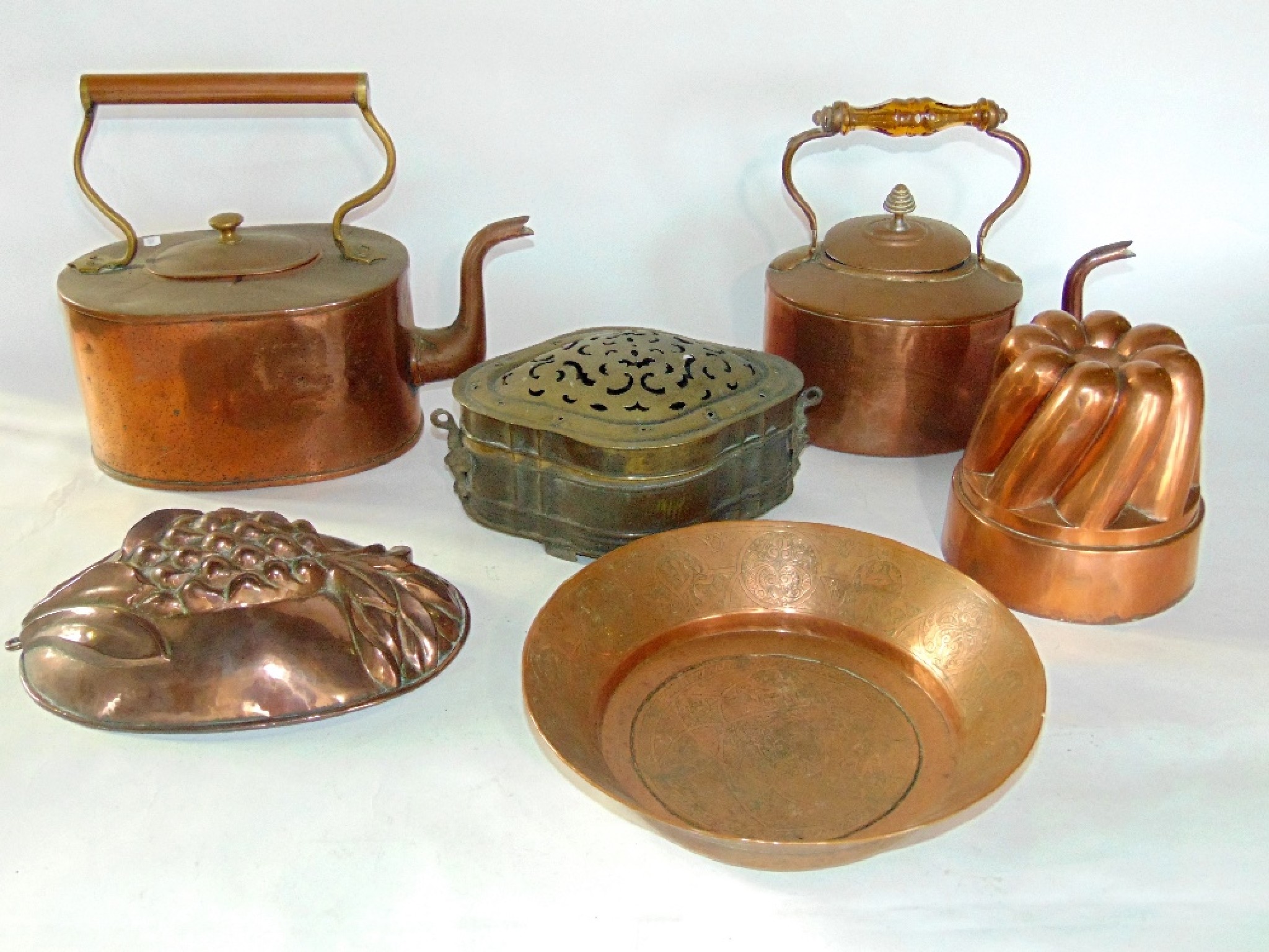 Appraisal: A collection of good quality th century copper wares to