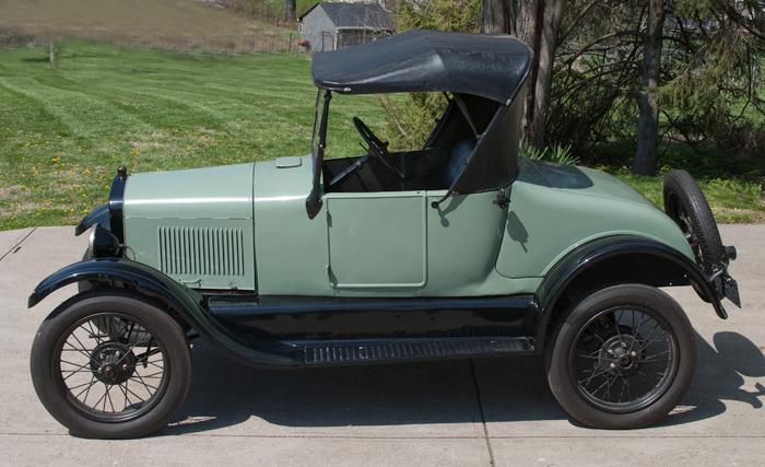 Appraisal: FORD MODEL T ROADSTER Vehicle Flat head inline four-cylinder engine