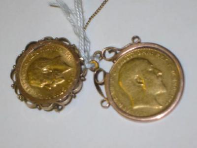 Appraisal: A GOLD SOVEREIGN dated in ct gold pendant mount and