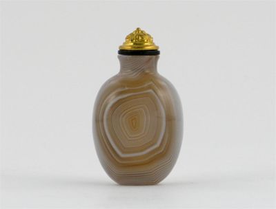 Appraisal: A Chinese banded agate ovoid snuff bottle cm