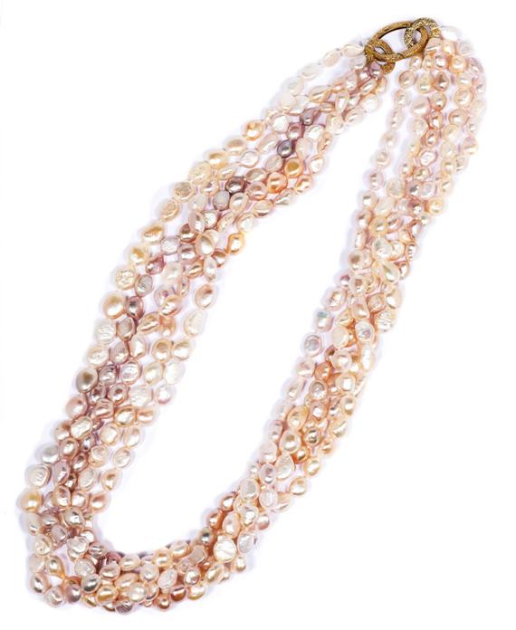 Appraisal: PEARL NECKLACE Clasp in silver gold-plated Attractive -row necklace of