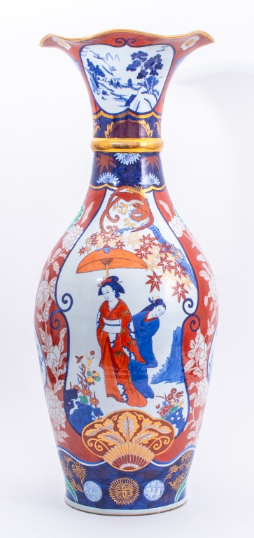 Appraisal: JAPANESE LARGE IMARI PORCELAIN VASE Large Japanese ceramic porcelain vase