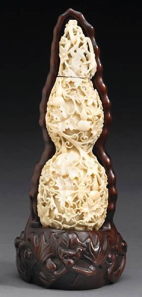 Appraisal: A carved ivory snuff bottle of double gourd form th