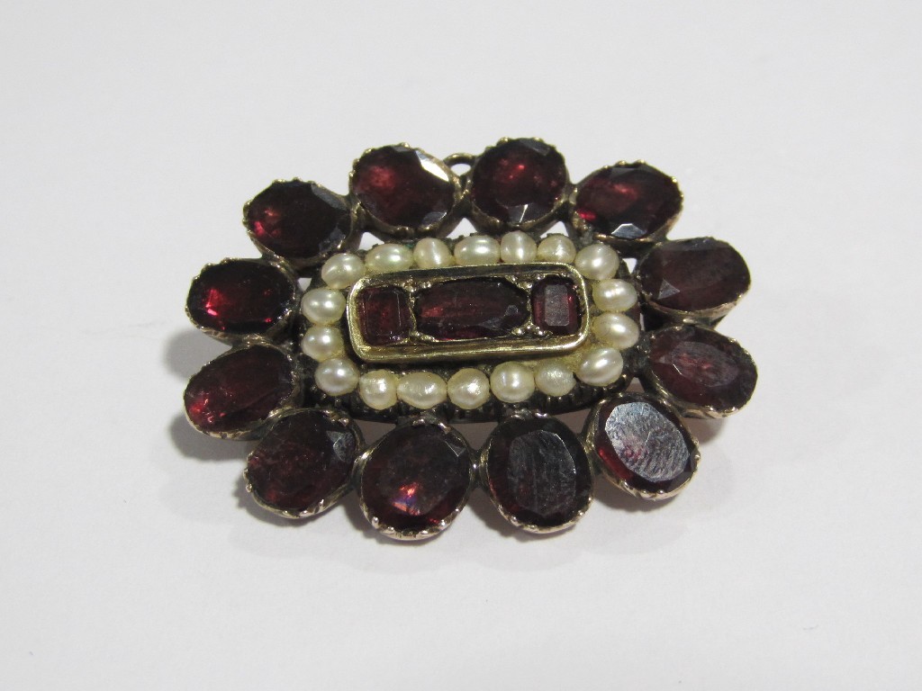 Appraisal: A Georgian garnet and seed pearl set remembrance brooch