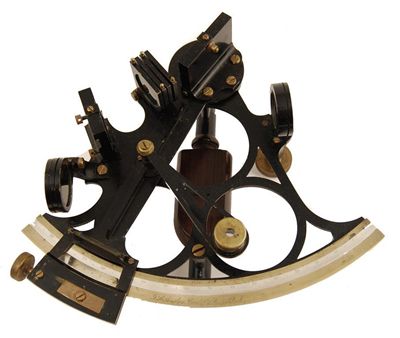 Appraisal: A sextant the brass and silvered dial inscribed 'T L