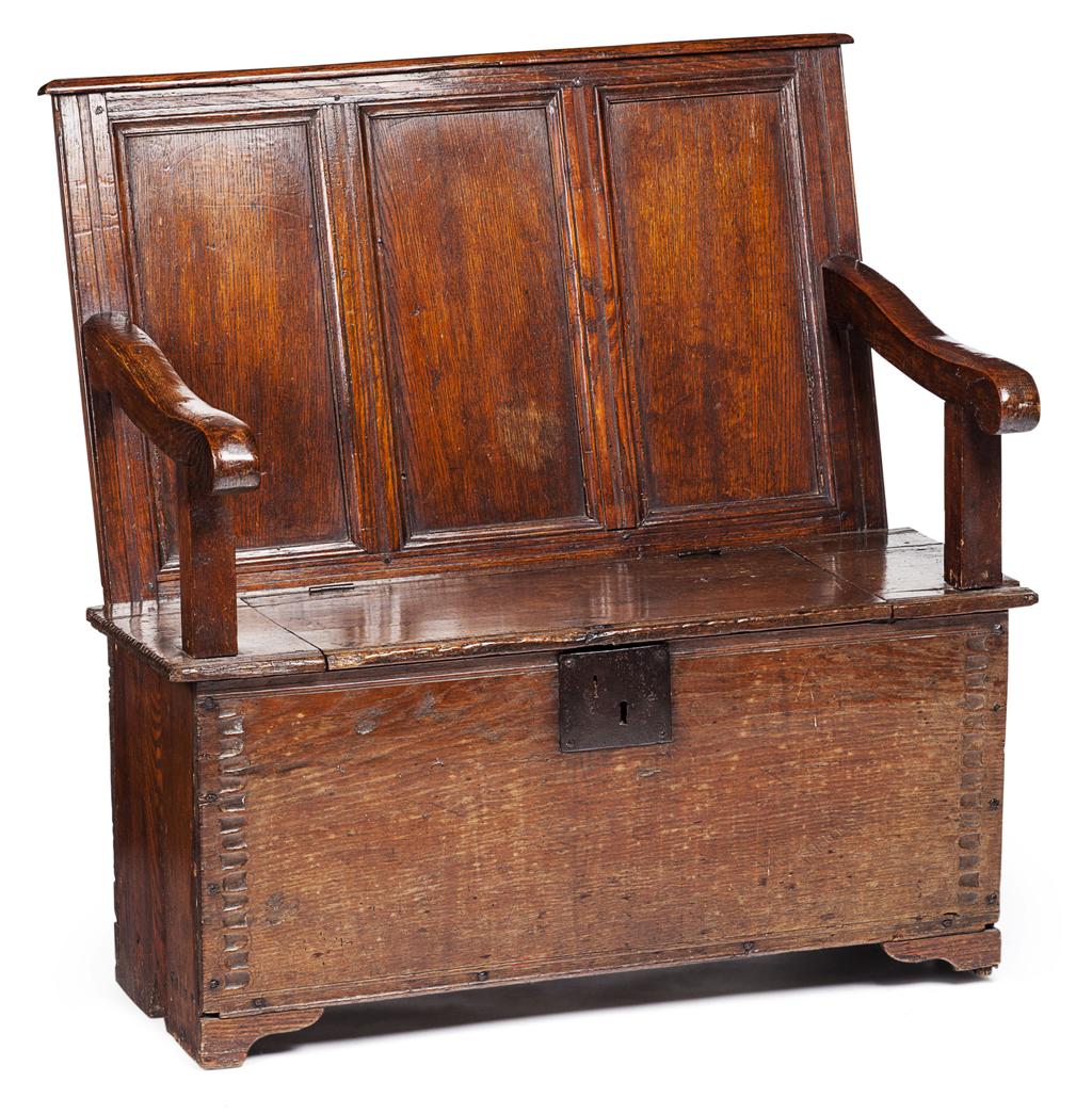 Appraisal: SMALL OAK SETTLE TH CENTURY AND LATER the triple panel