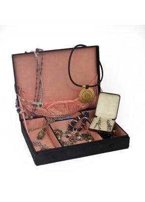 Appraisal: A quantity of costume jewellery to include a necklace marked