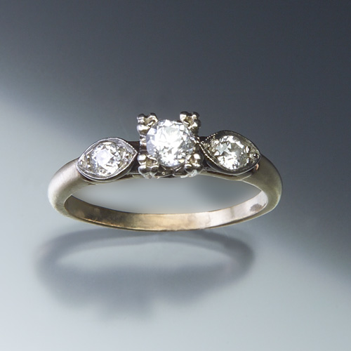 Appraisal: 's Three-stone diamond ring in k yellow and white gold