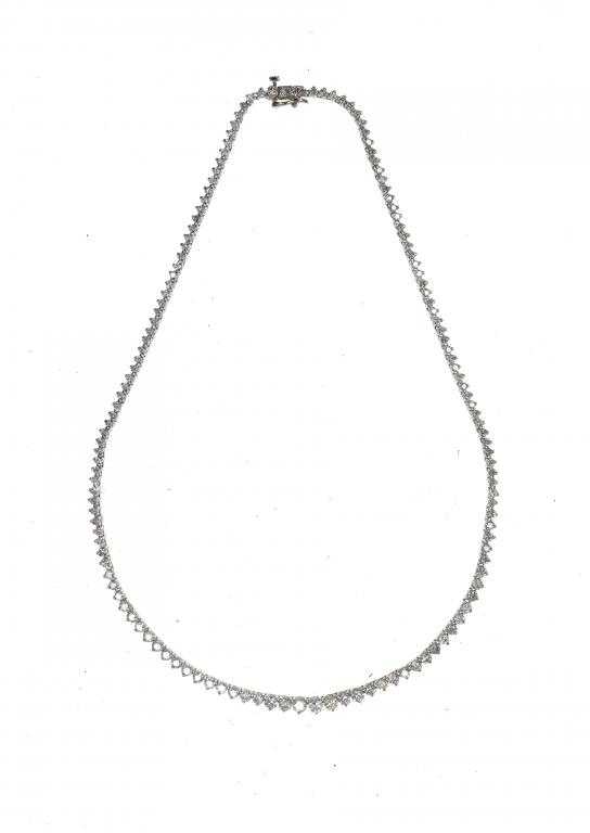 Appraisal: A DIAMOND NECKLACE the single row of round brilliant cut