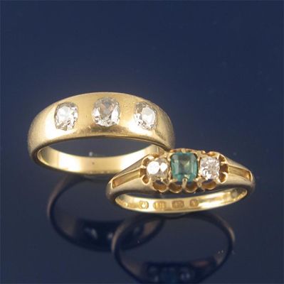 Appraisal: An ct gold gypsy ring pave set with three cushioned