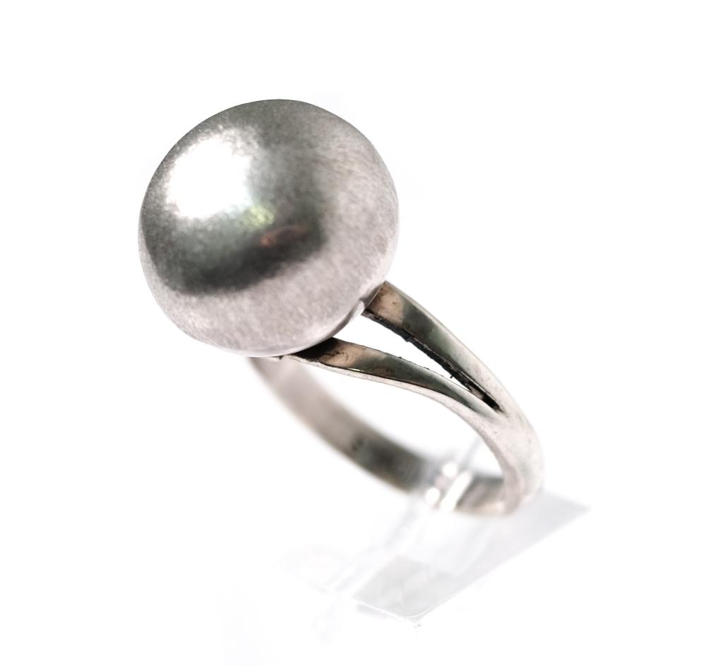 Appraisal: Vintage Modernist style sterling silver ring mounted with silver pearl