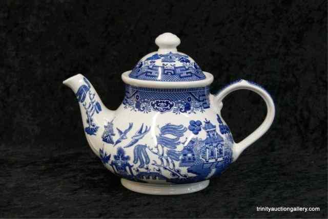 Appraisal: Churchill England Blue Willow Tea PotThis is a nice Blue