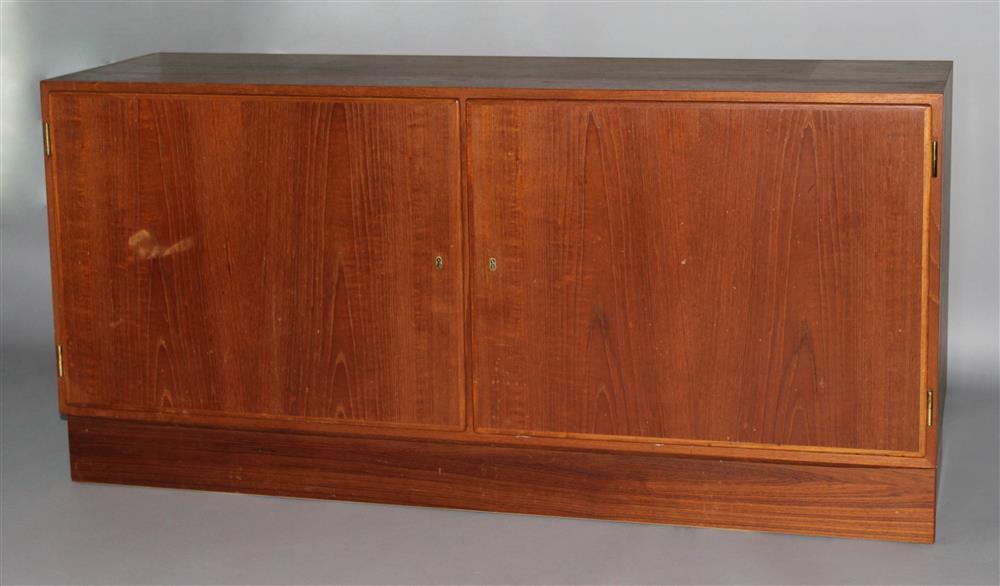 Appraisal: POUL HUNDEVAD DANISH MODERN TEAK CABINET EN SUITE marked on