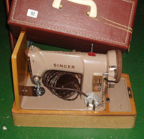 Appraisal: Singer Sowing Machine In Leather Case