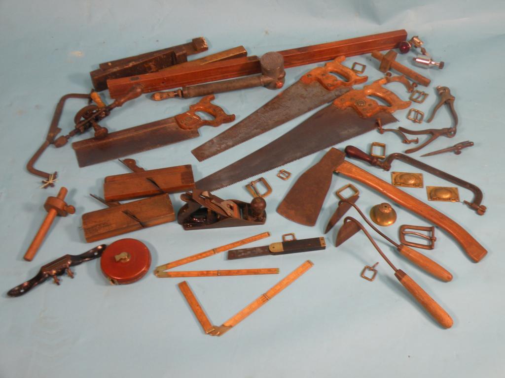 Appraisal: A quantity of old woodworking tools to include a vintage