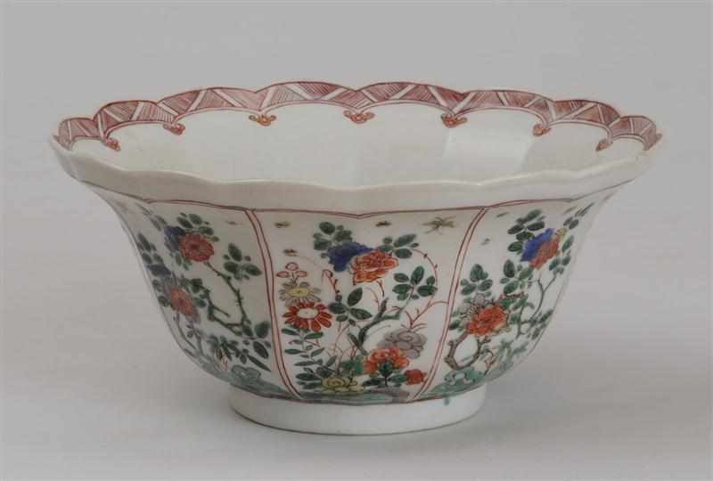 Appraisal: CHINESE EXPORT PORCELAIN FAMILLE VERTE SIXTEEN-SIDED BOWL The interior lobed