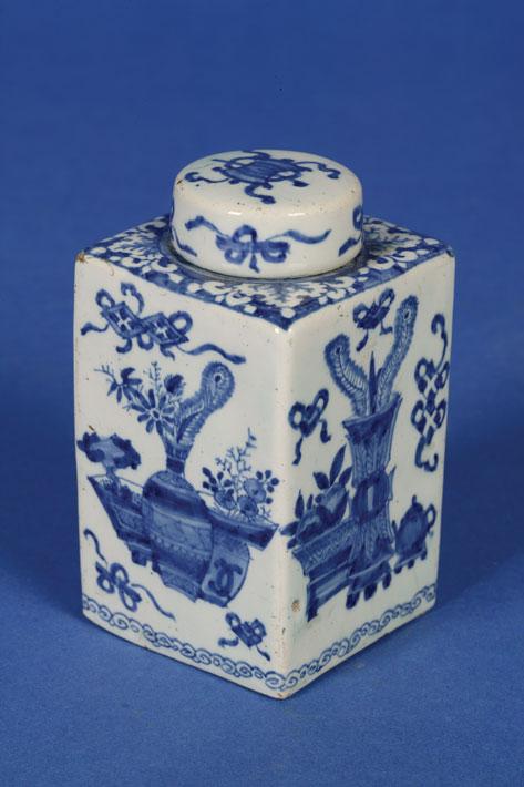 Appraisal: A DELFT BLUE AND WHITE TEA CADDY AND COVER of