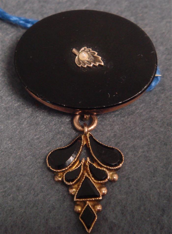 Appraisal: Unmarked YG onyx pin pearl leaf pin h Estimate -