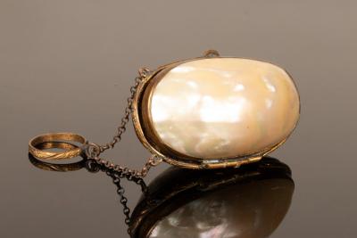 Appraisal: A late th Century gilt metal mother-of-pearl etui of egg