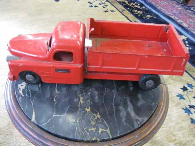 Appraisal: Structo Toy Metal Red Dump Truck