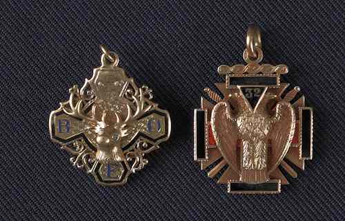 Appraisal: Two K yellow gold Masonic fobs with enamel nd degree