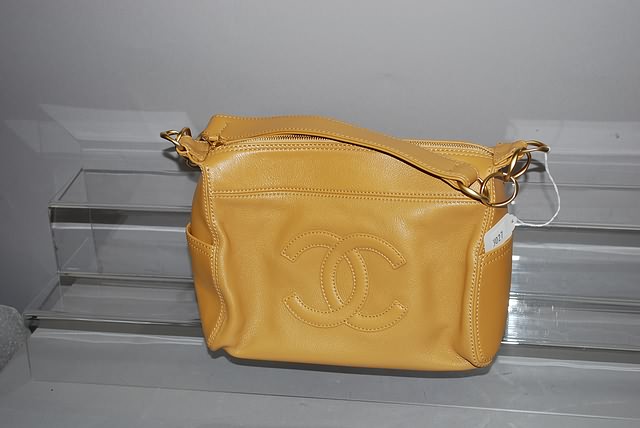 Appraisal: Chanel honey tan leather handbag top zip chain and strap