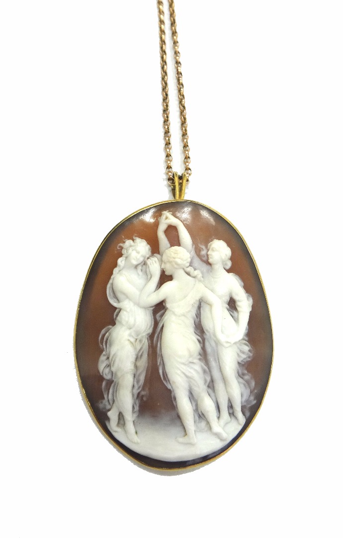 Appraisal: A Continental shell cameo oval brooch pendant carved in high