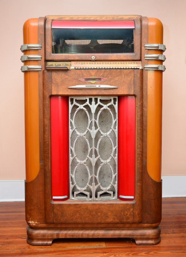 Appraisal: WURLITZER P- A JUKEBOX With original tan plastic insert sides