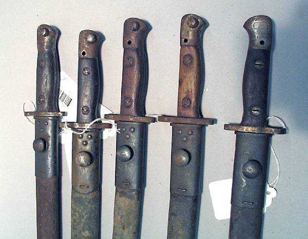 Appraisal: A lot of five British Pattern bayonets Including two examples