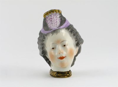 Appraisal: A Continental porcelain snuff box modelled as the head of