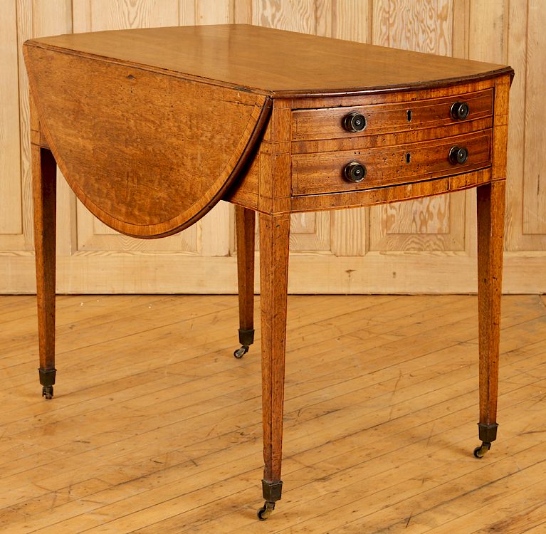 Appraisal: TH C GEORGIAN WALNUT OVAL DROP LEAF TABLE A nineteenth