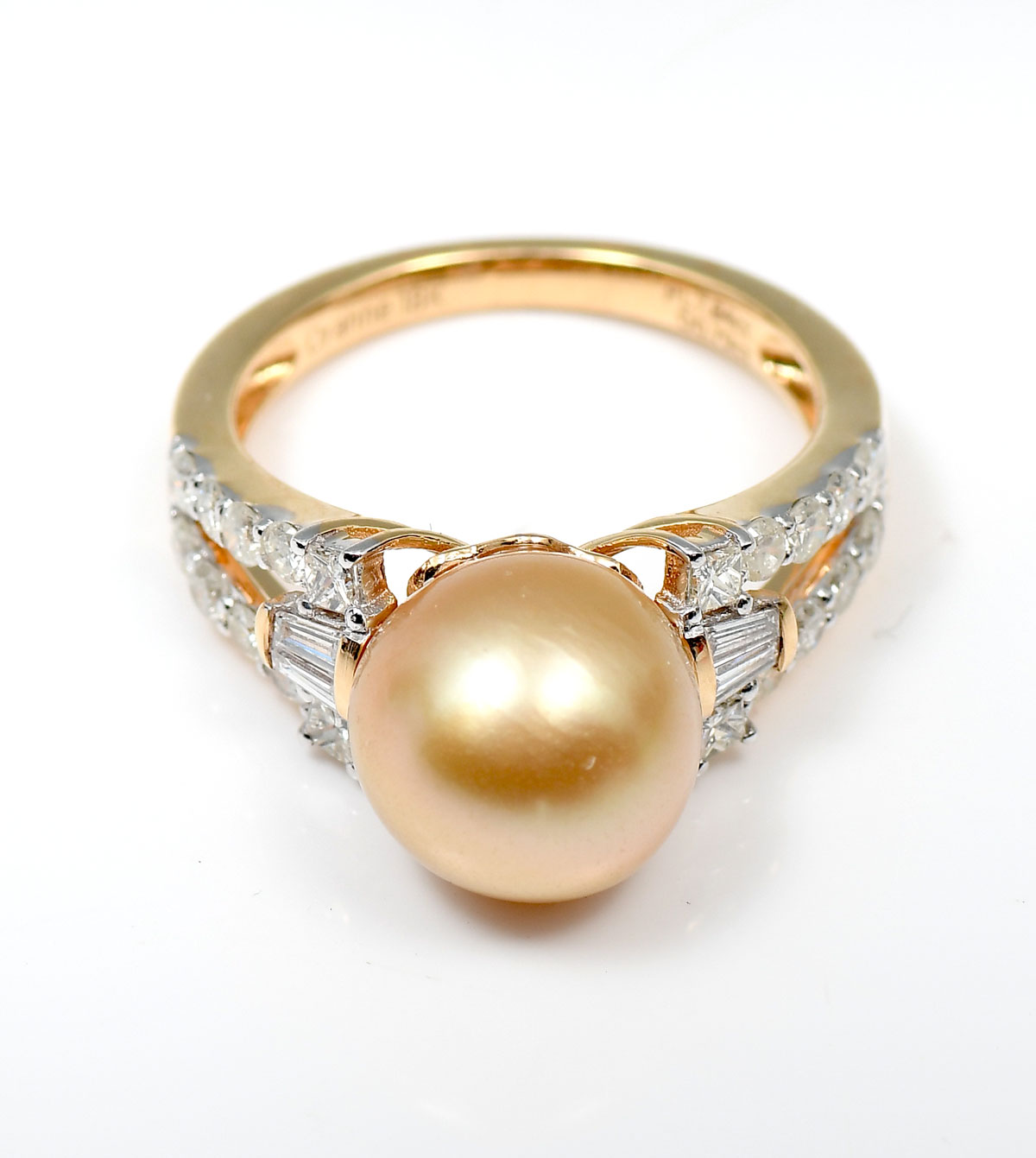 Appraisal: K GOLDEN SOUTH SEA PEARL DIAMOND RING Single mm dark