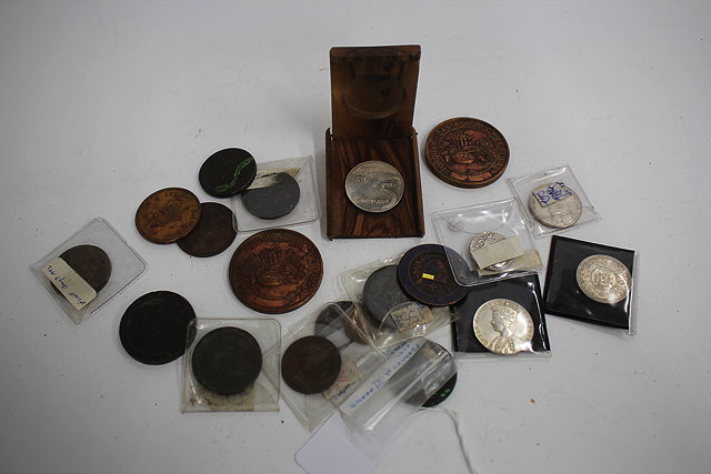 Appraisal: A SMALL QUANTITY OF COINAGE medallions etc to include a