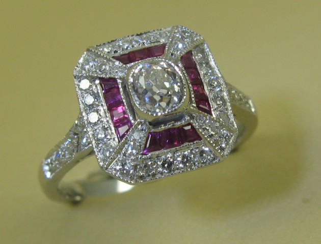 Appraisal: ESTATE RUBY DIAMOND AND EIGHTEEN KARAT WHITE GOLD RING centering