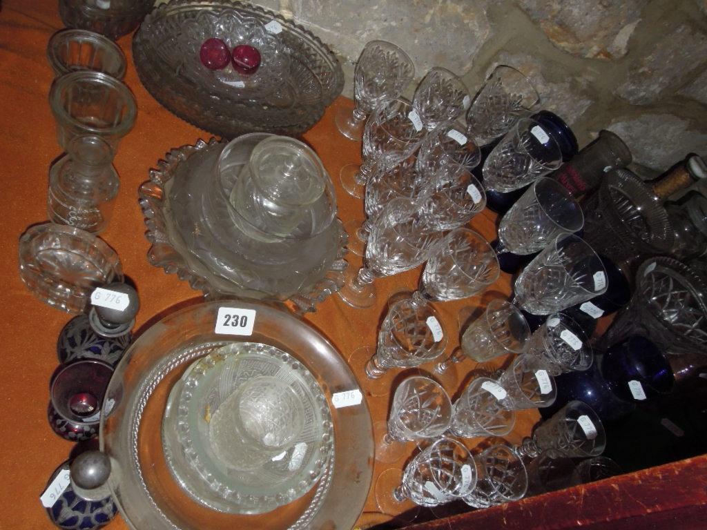 Appraisal: A quantity of glassware including cut glass drinking glasses pair