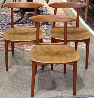 Appraisal: Lot of Danish modern Hans Wegner style chairs with elliptical