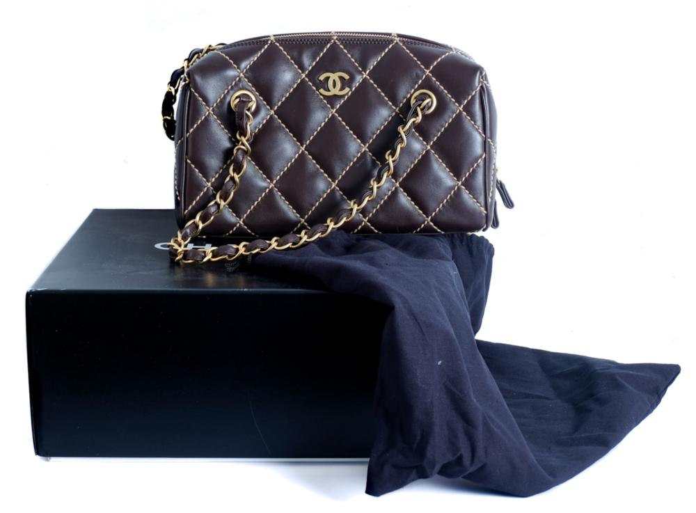 Appraisal: LIKE NEW QUILTED LEATHER CHANEL SHOPPING PURSEImmaculate like-new ultra thick