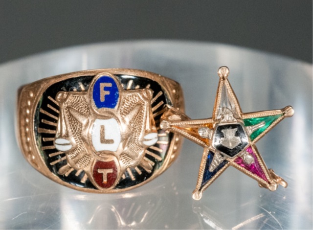 Appraisal: Odd Fellows K Masonic Ring and K Masonic Pin To