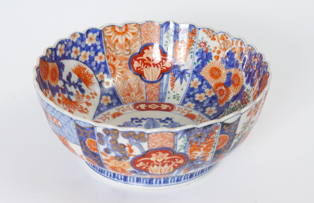 Appraisal: JAPANESE IMARI BOWL Bird on a flowering branch in the