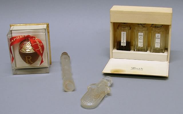 Appraisal: Including Lalique Replique Christmas ornament in original box Lalique twig