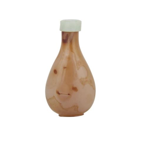 Appraisal: A Teardrop Agate Snuff Bottle th Century Supported on an